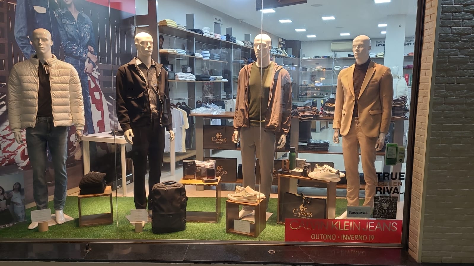 Vitrine da loja Cannes Concept na Casa Verde